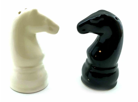 Солонка перечница «Два Коня» фарфоровые (8×5×4.5 см) купить в интернет магазине подарков ПраздникШоп