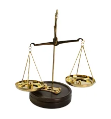 Весы бронзовые на деревянной подставке (19×11.5×11.5 см) купить в интернет магазине подарков ПраздникШоп