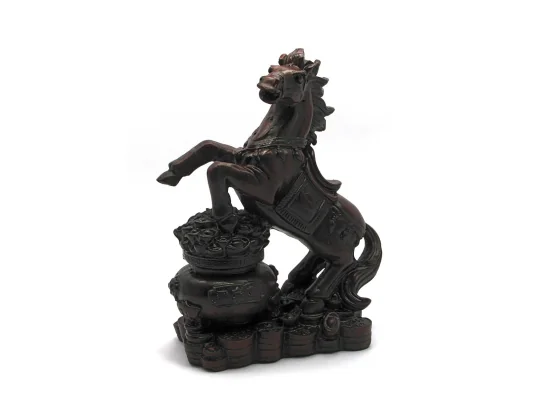 Конь на чаше богатства каменная крошка коричневый (18×13×7 см) купить в интернет магазине подарков ПраздникШоп