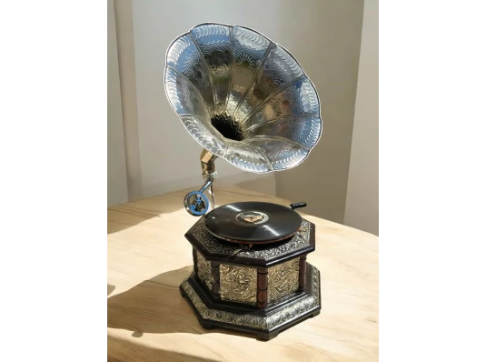 Граммофон «Антик» действующий шестигранный (78-скорость) (62×37×37 см) купить в интернет магазине подарков ПраздникШоп