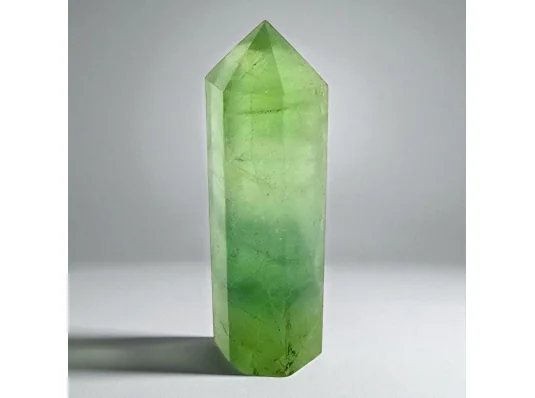 Кристалл зелёного кварца в форме башни (полированный купить в интернет магазине подарков ПраздникШоп
