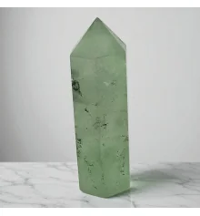 Кристалл зелёного кварца в форме башни (полированный купить в интернет магазине подарков ПраздникШоп