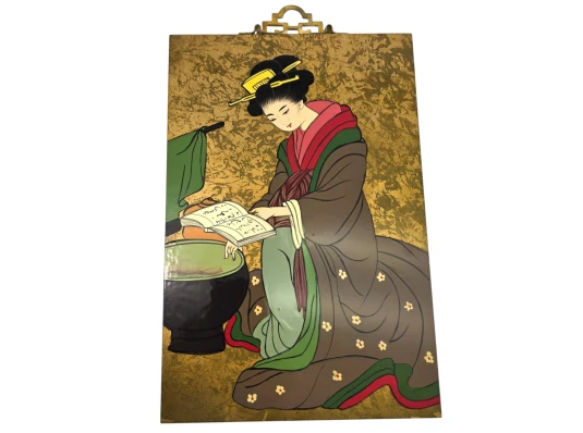 Картина «Гейша читающей книгу у низкого столика» (30×20×0.9 см) купить в интернет магазине подарков ПраздникШоп